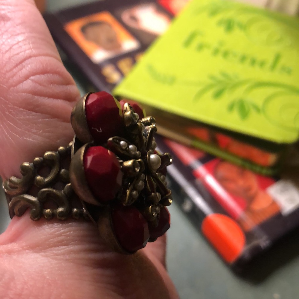 Women’s statement ring. - Picture 2 of 3